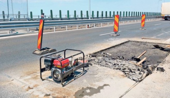 Lucrări pe autostrada Bucureşti-Piteşti