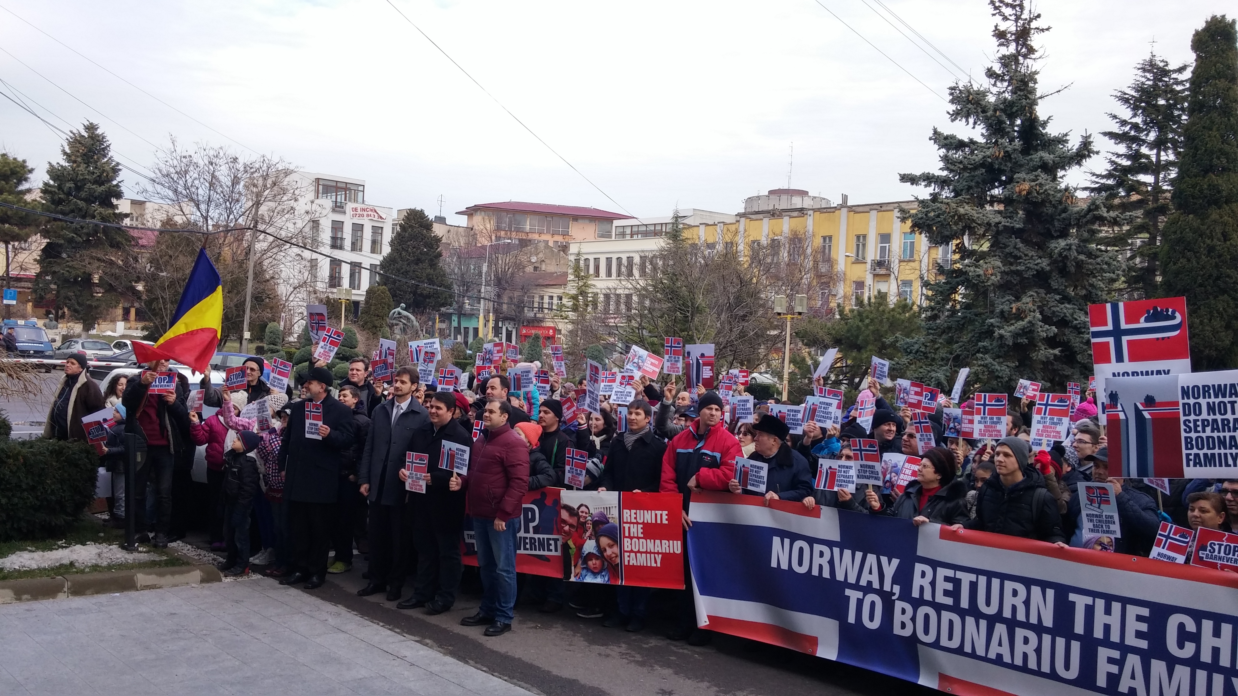 (FOTO) CONSTANȚA: Manifestație pentru susținerea familiei din Norvegia