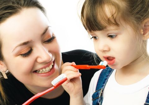 Proiect: periuţe şi pastă de dinţi gratis, pentru elevi