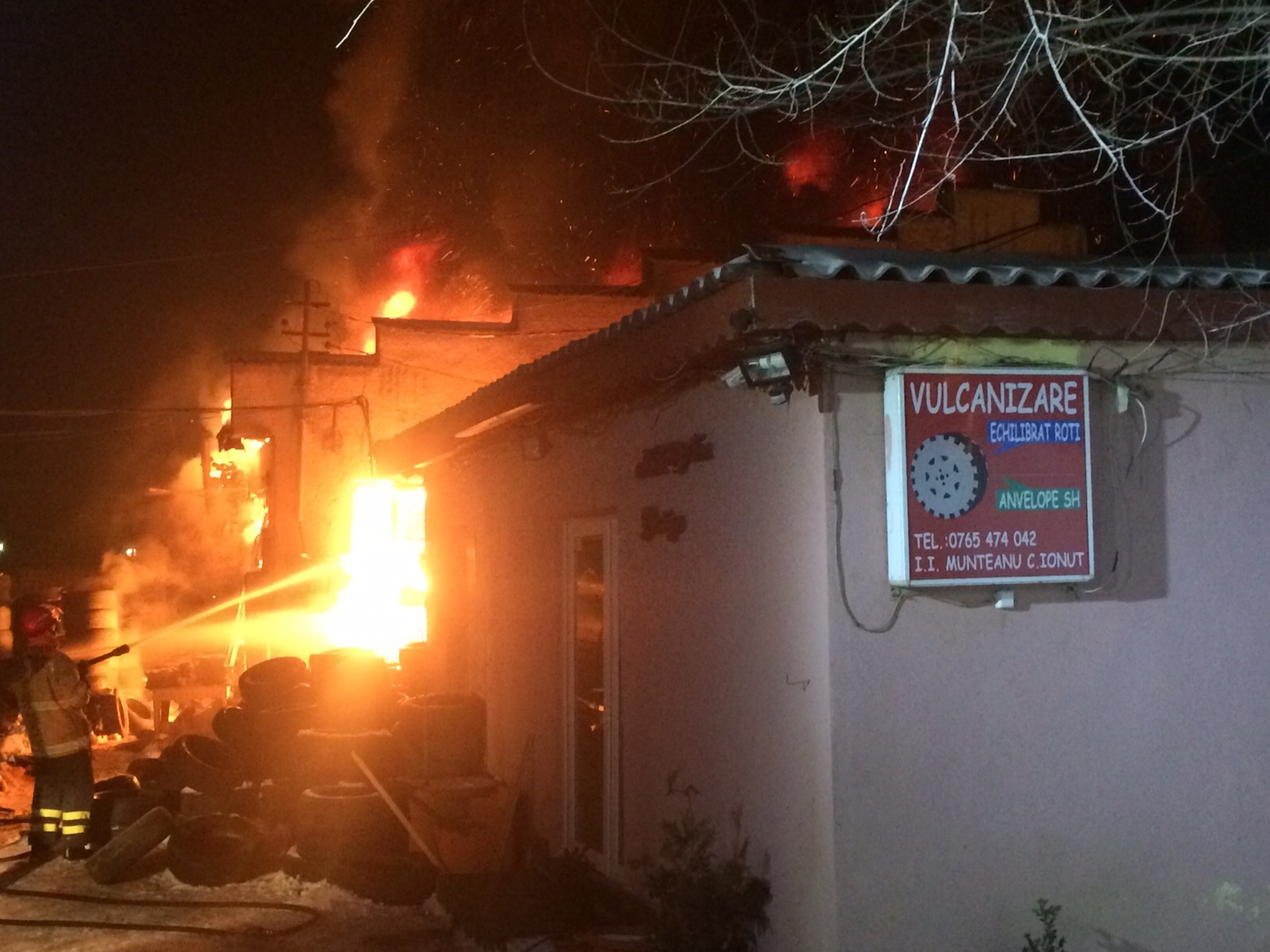 FOTO/VIDEO – Incendiu VIOLENT la Medgidia