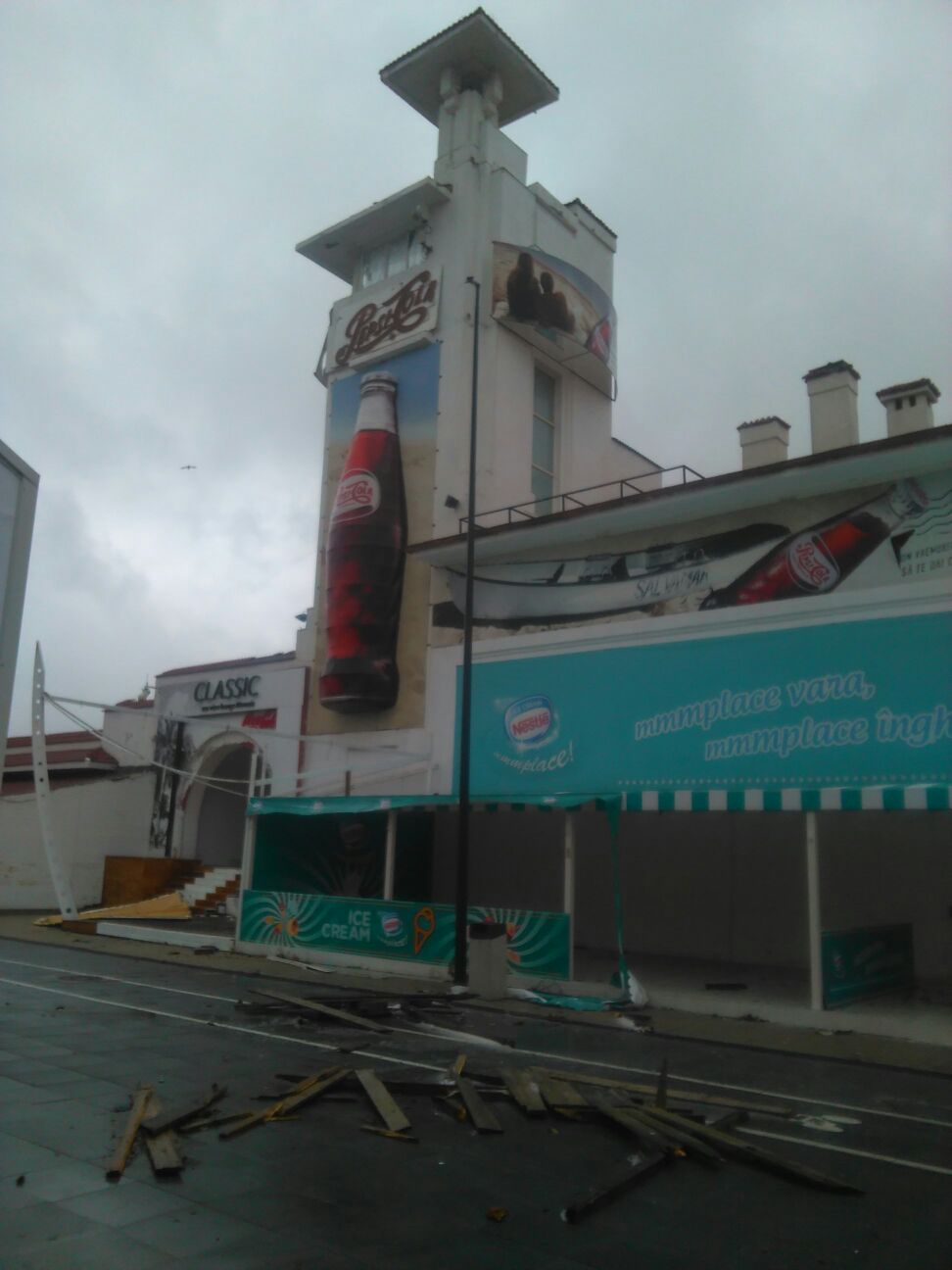 Vântul face ravagii în Mamaia