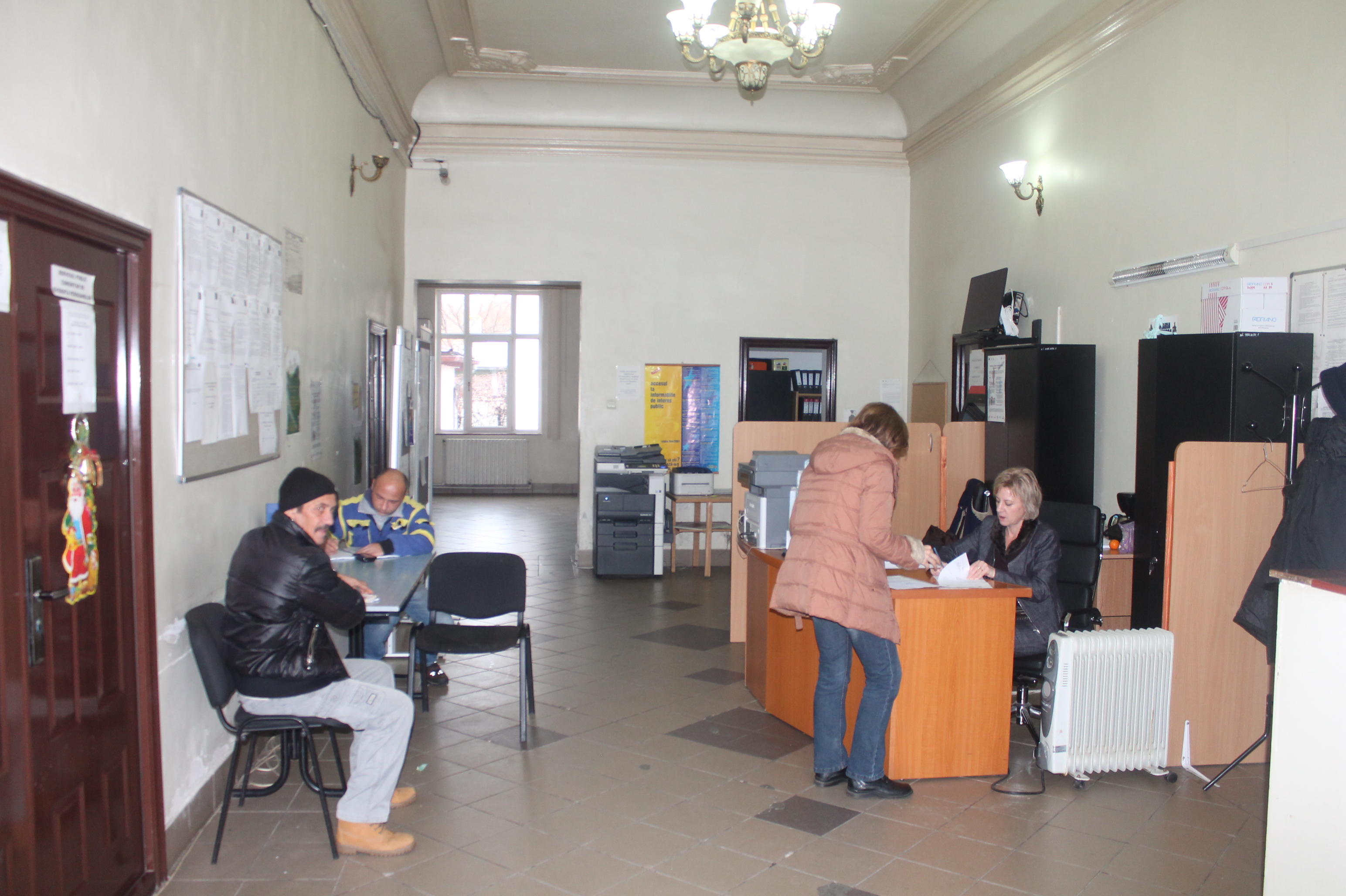 Familiile nevoiaşe primesc ajutoare pentru plata căldurii