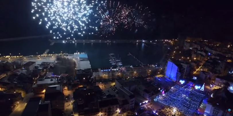 VIDEO: Gerul i-a speriat pe constănţenii care au petrecut Revelionul în Piaţa Ovidiu