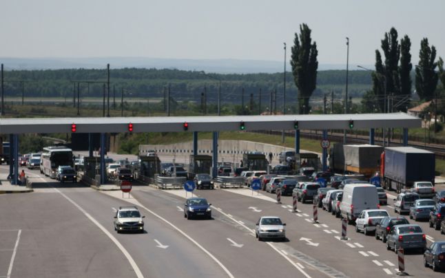 Schimbarea sistemului de taxare pentru circulaţia pe autostrăzi se amână