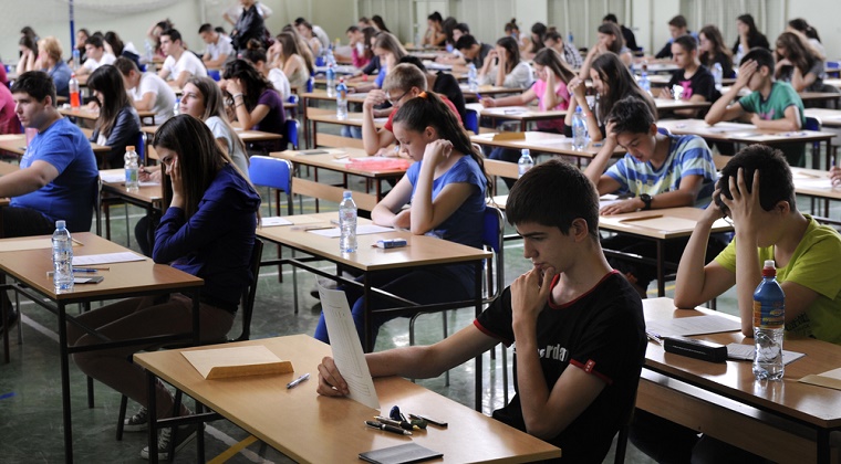 Elevii ar putea avea dreptul să îşi evalueze profesorii