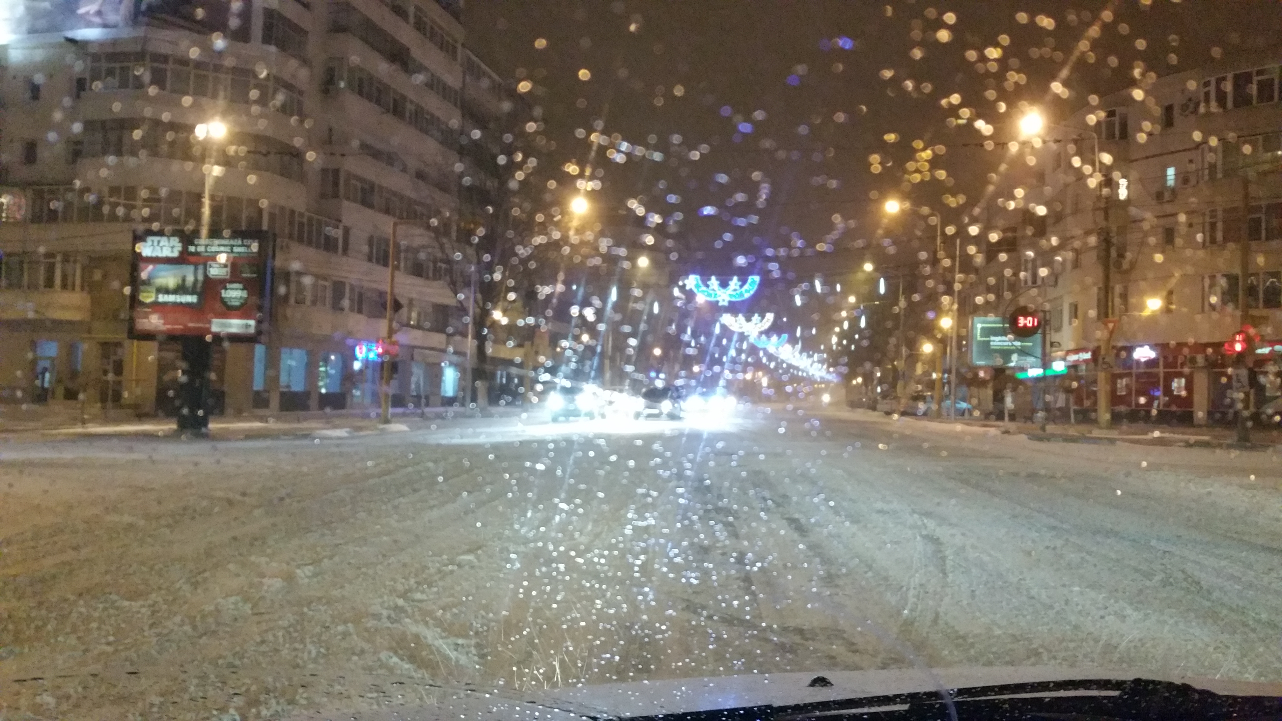 Vremea se încălzeşte uşor, dar apare riscul de polei
