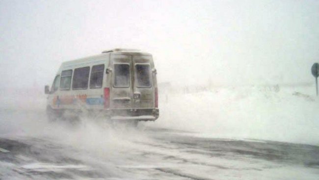 Microbuz derapat, în apropiere de Ovidiu. 5 ambulanţe la faţa locului