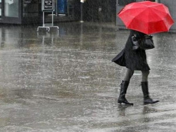Ploi abundente, lapoviţă şi risc de inundaţii