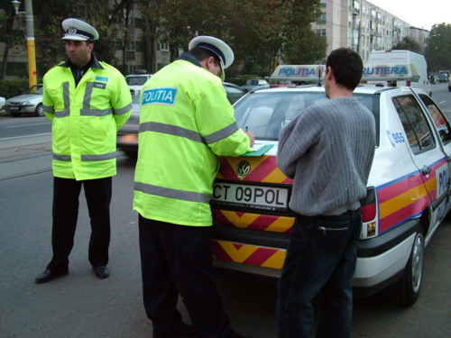 Poliţia Rutieră la datorie! S-au aplicat sancţiuni contravenționale, în valoare de 15.000 de lei