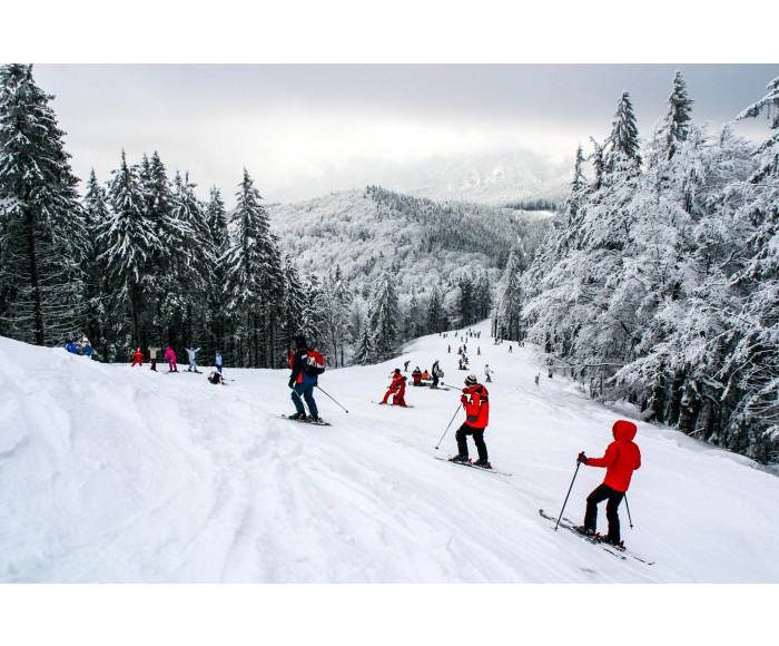 Condiţii bune de ski, în staţiunile montane