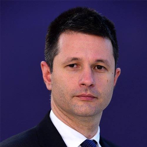 „Șefii companiilor de stat care merg în pierdere să își reducă singuri salariile!”