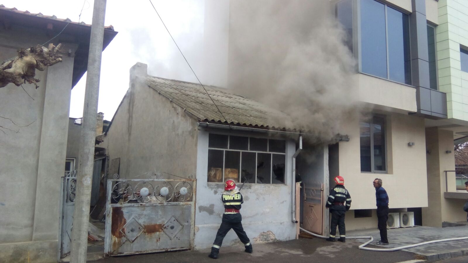 VIDEO – Incendiu violent în Constanţa