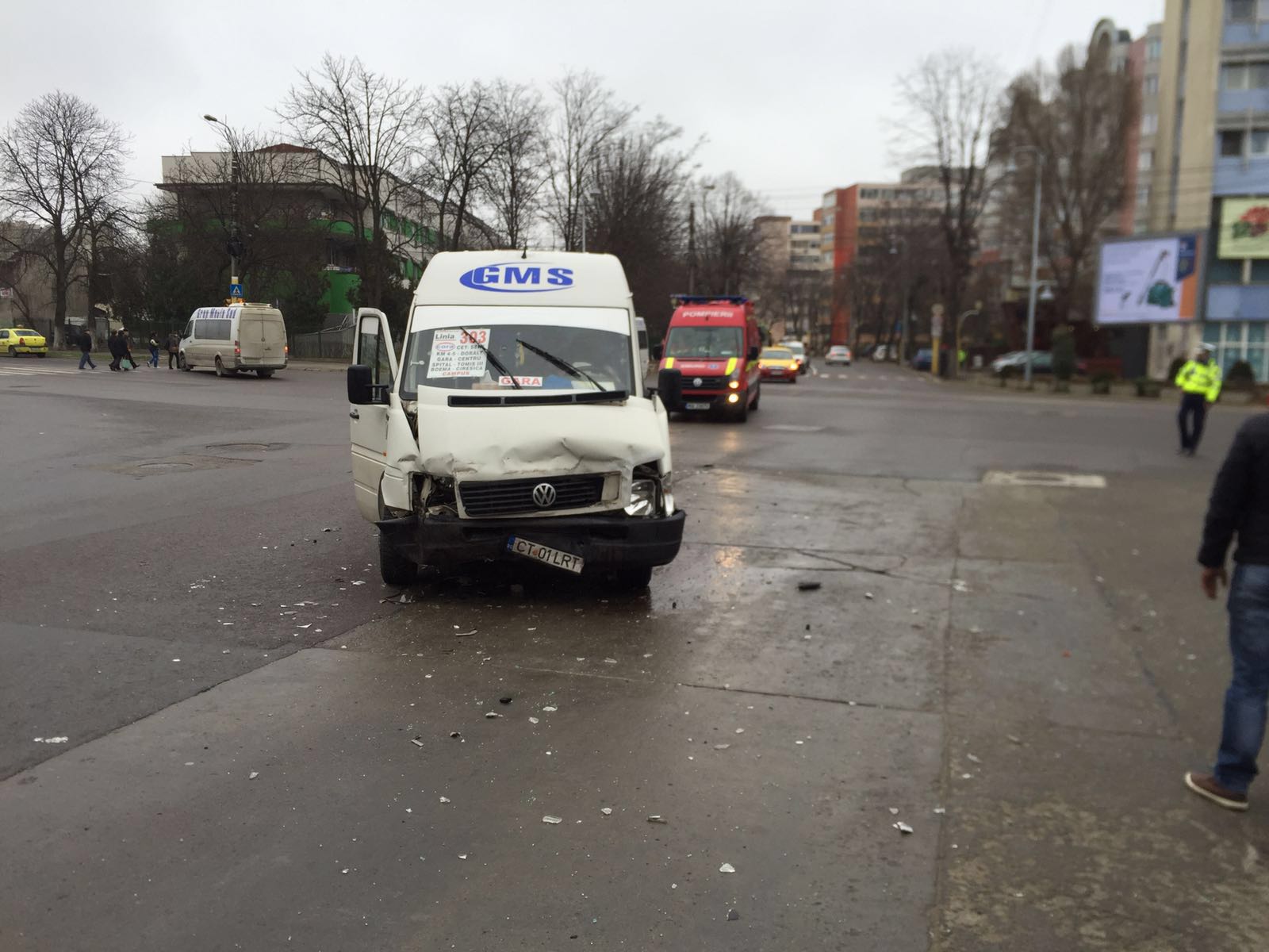 UPDATE/VIDEO – Microbuz GMS implicat în accident rutier, aproape de gară