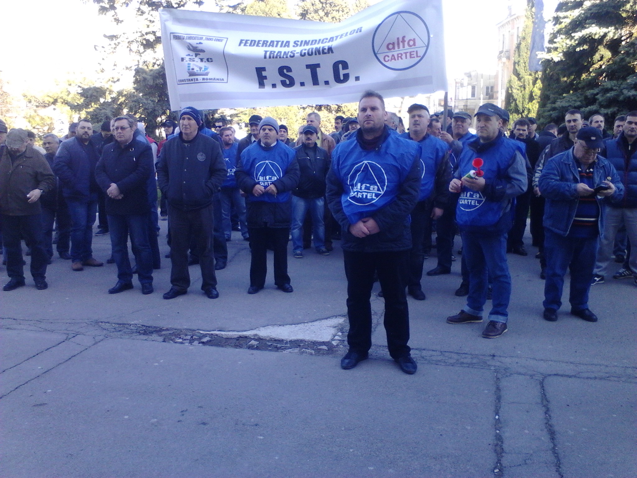 UPDATE 2 – Protest al sindicaliştilor din Port în faţa Prefecturii Constanţa
