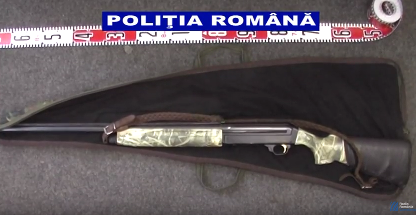 GALAȚI: Arme și muniție descoperite la braconieri (video)