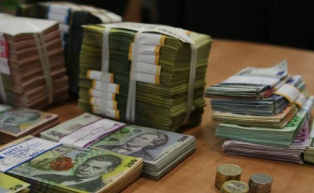 EVAZIUNE FISCALĂ DE APROAPE 900.000 de lei