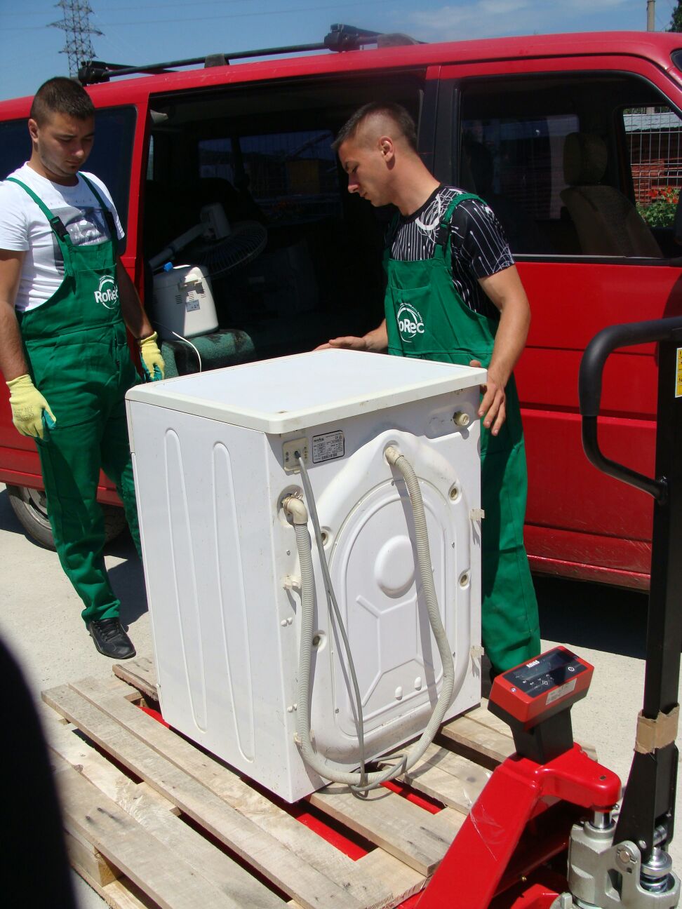 Caravana Reciclării vă scapă de electrocasnicele vechi și grele