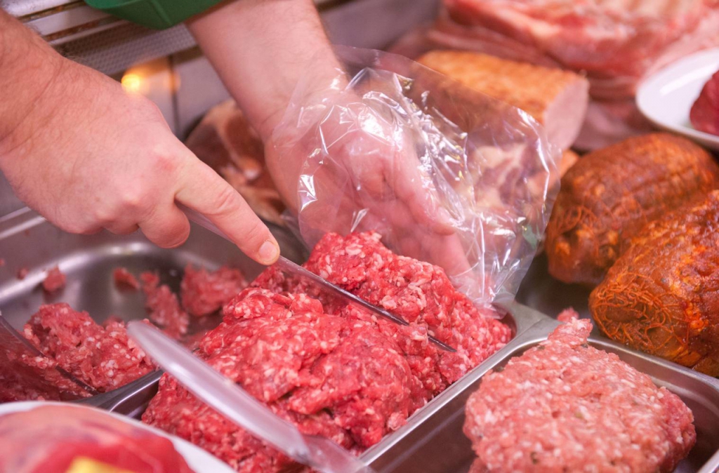CONSTANȚA: Zeci de tone de carne, pește și produse lactate improprii au fost retrase de pe piață