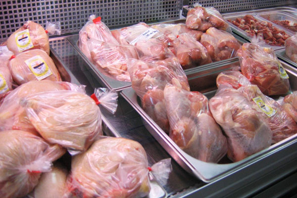 BUCUREȘTI: Polițiștii au descoperit 40 de tone de carne de pui alterată
