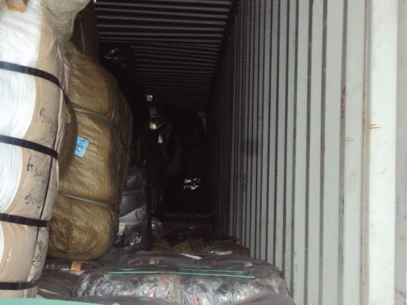 Marfă, în valoare de 230000 de lei, confiscată de polițiști