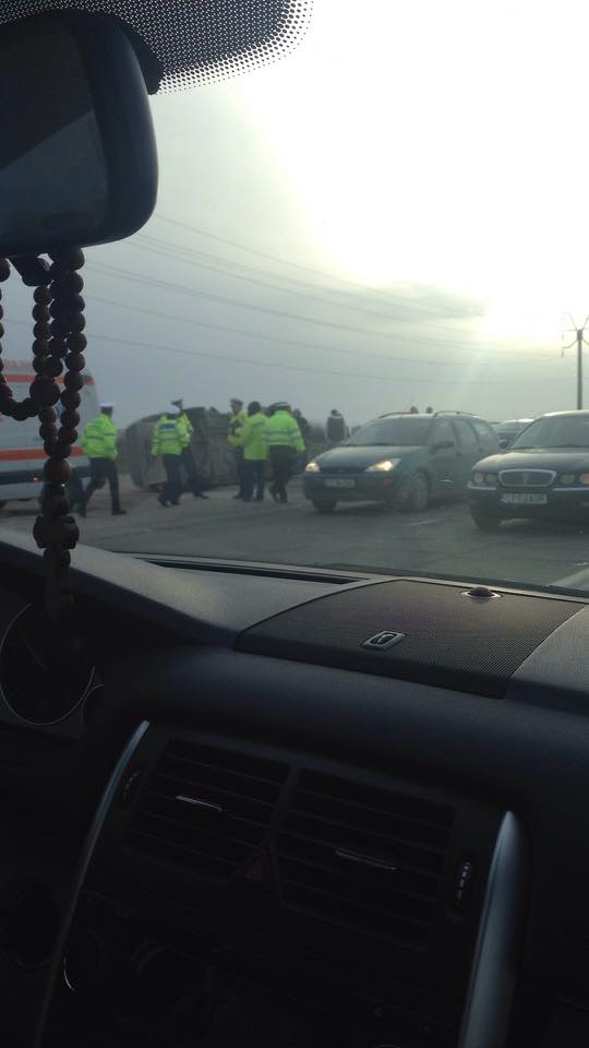 UPDATE – Accident la ieșirea din Constanța. Trei persoane au fost rănite