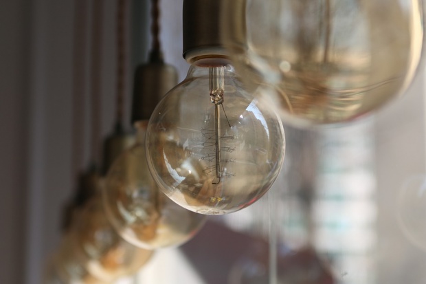 Cumpăna rămâne, joi, fără curent electric