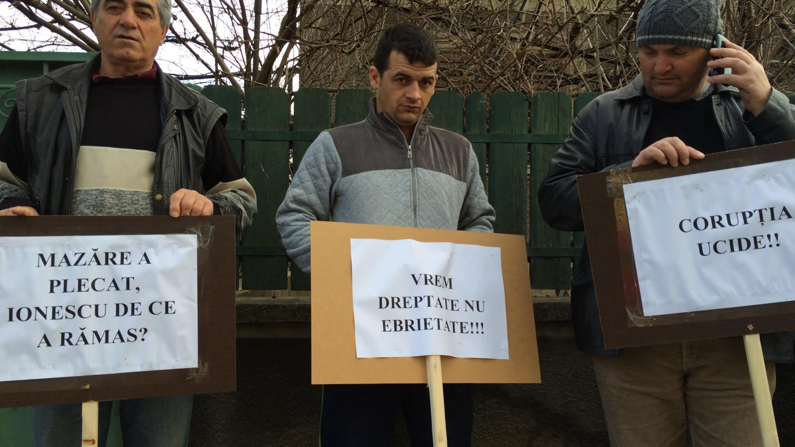 FOTO: Protest al sindicaliștilor portuari în fața Agenției pentru Protecţia Mediului Constanta