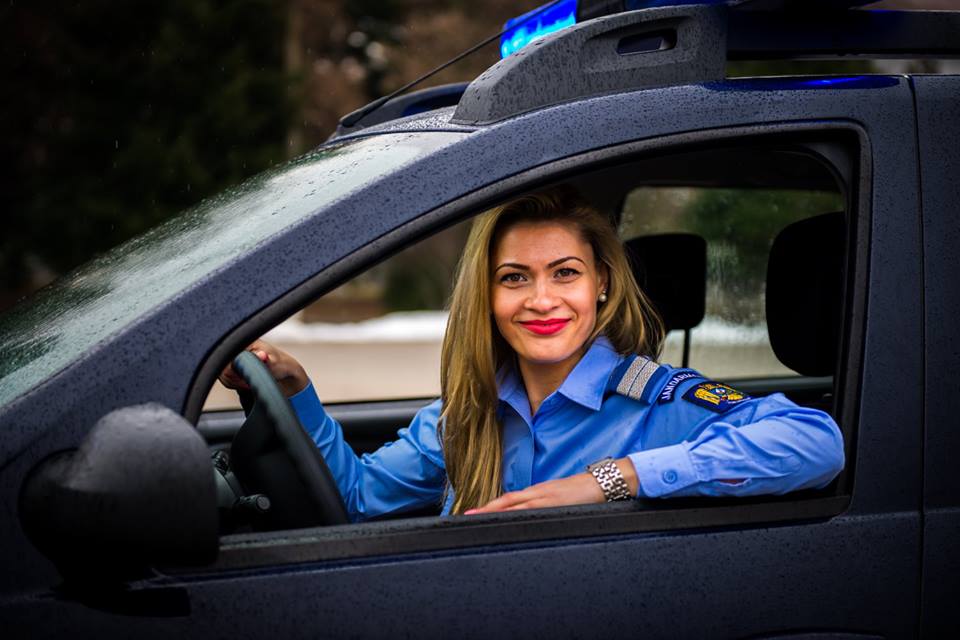 FOTO: Votaţi-o pe Miss Ministerul de Interne!