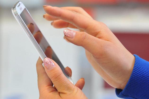 Telefonia mobilă, serviciul reclamat cel mai des în anul 2015