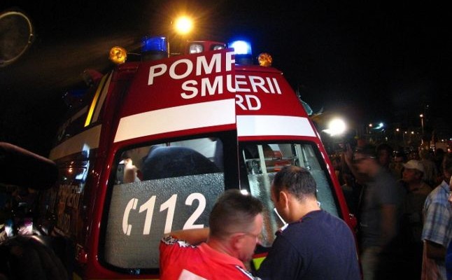 Pompierii, chemaţi să salveze o fată căzută într-o groapă de gunoi, la Costineşti!