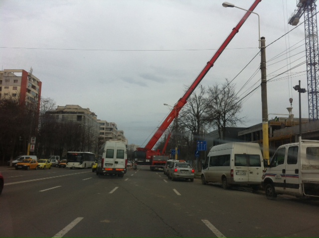 Trafic îngreunat pe bulevardul Lăpușneanu din cauza lucrărilor la mall