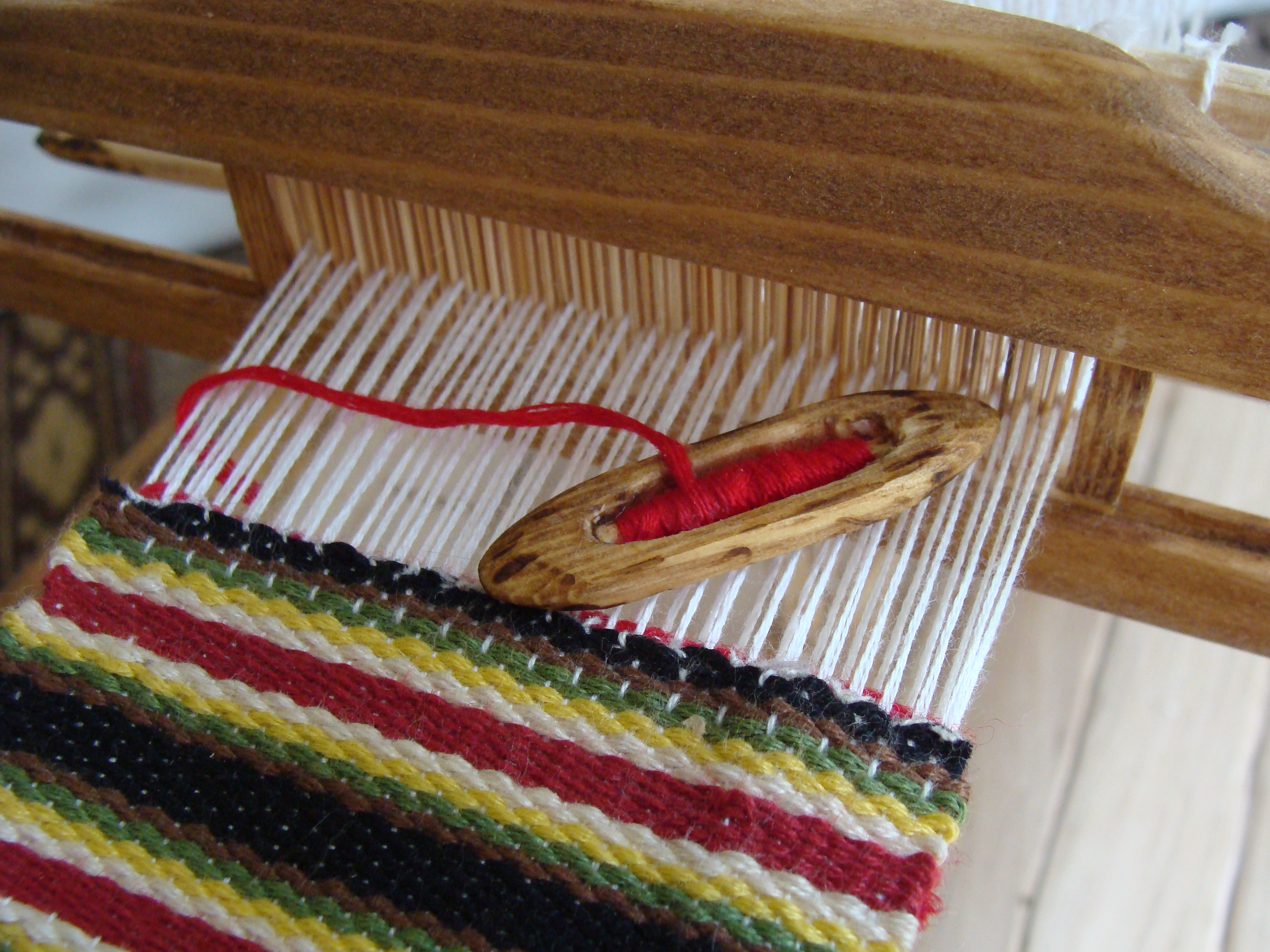 Tradițiile județului Constanța, readuse la viață. Atelier de croitorie şi ţesătorie manuală