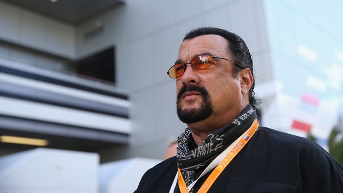 VIDEO – Îndrăgostit de România. Steven Seagal, acţiuni caritabile la Constanţa