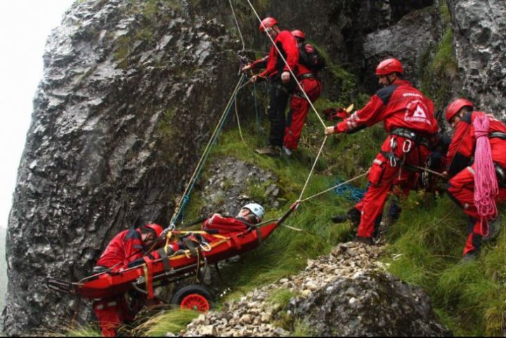 Turistul rănit în masivul Bucegi salvat după o operațiune ce a durat 8 ore
