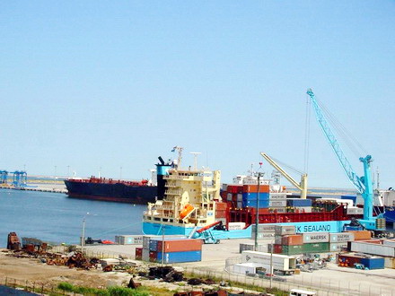 Materiale pentru organizarea de petreceri, confiscate în Portul Constanţa Sud