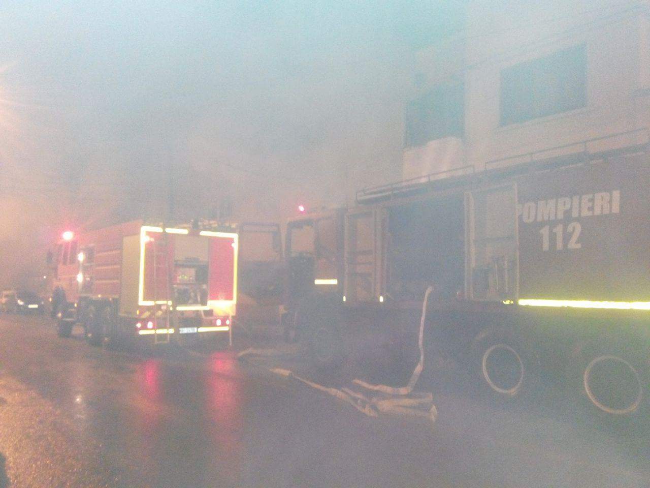 FOTO – Casă în FLĂCĂRI, în centrul Constanţei