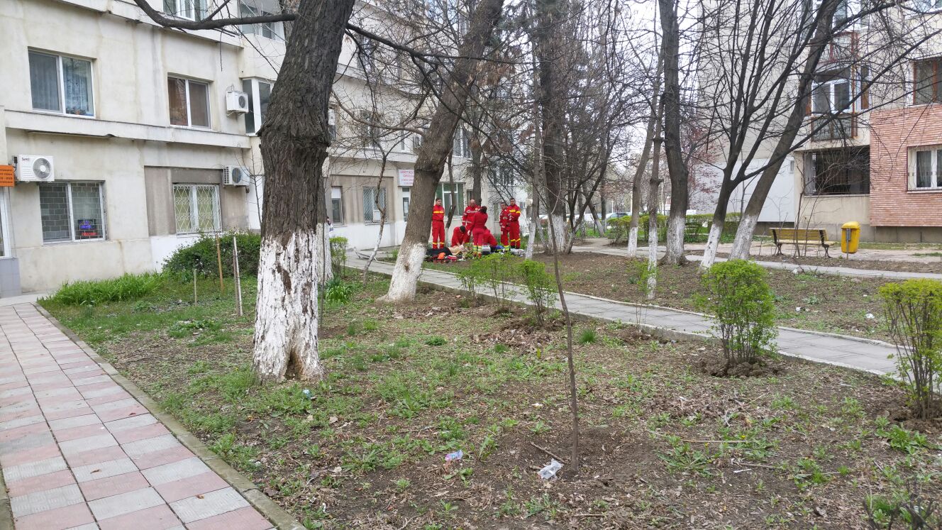 VIDEO: Intervenție pentru salvarea unui constănțean căzut pe stradă