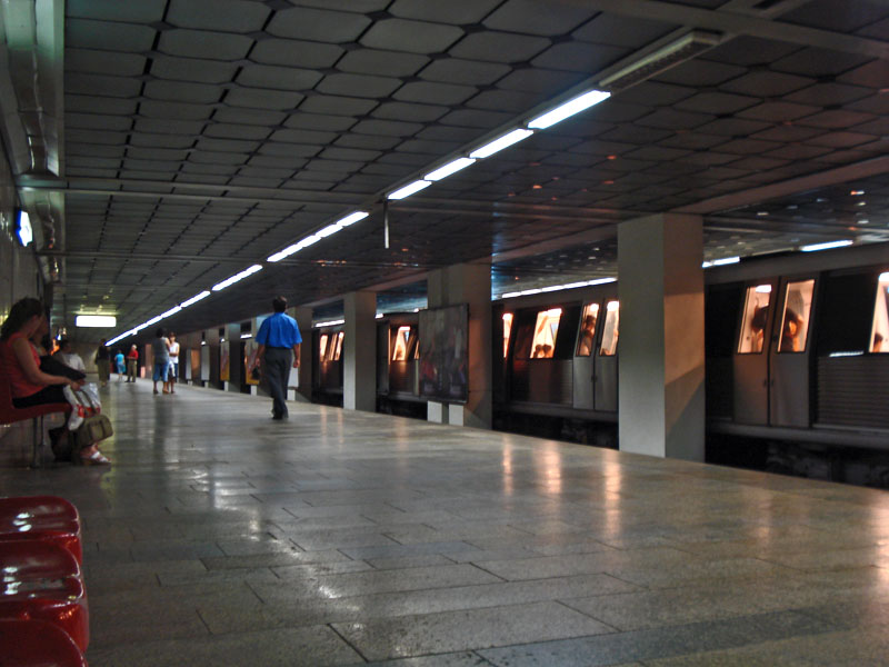 BUCUREȘTI: Magistrala 2 a metroului este blocată