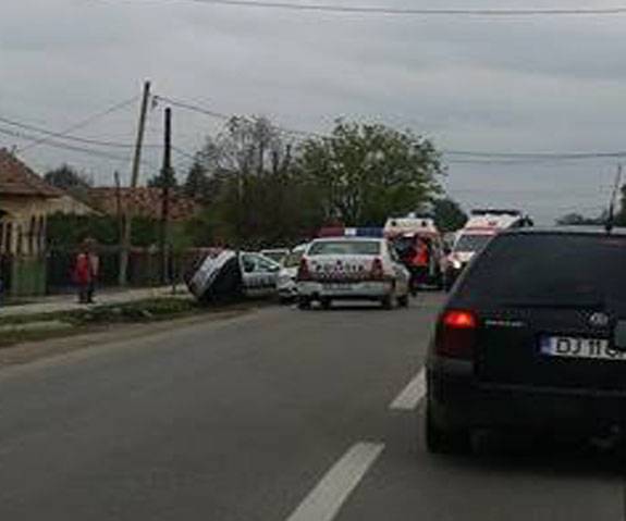 Un tânăr s-a răsturnat cu mașina. Consecințele au fost TRAGICE