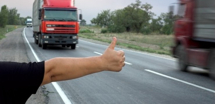 Polițiștii, cu ochii pe șoferii care iau în mașini autostopiști