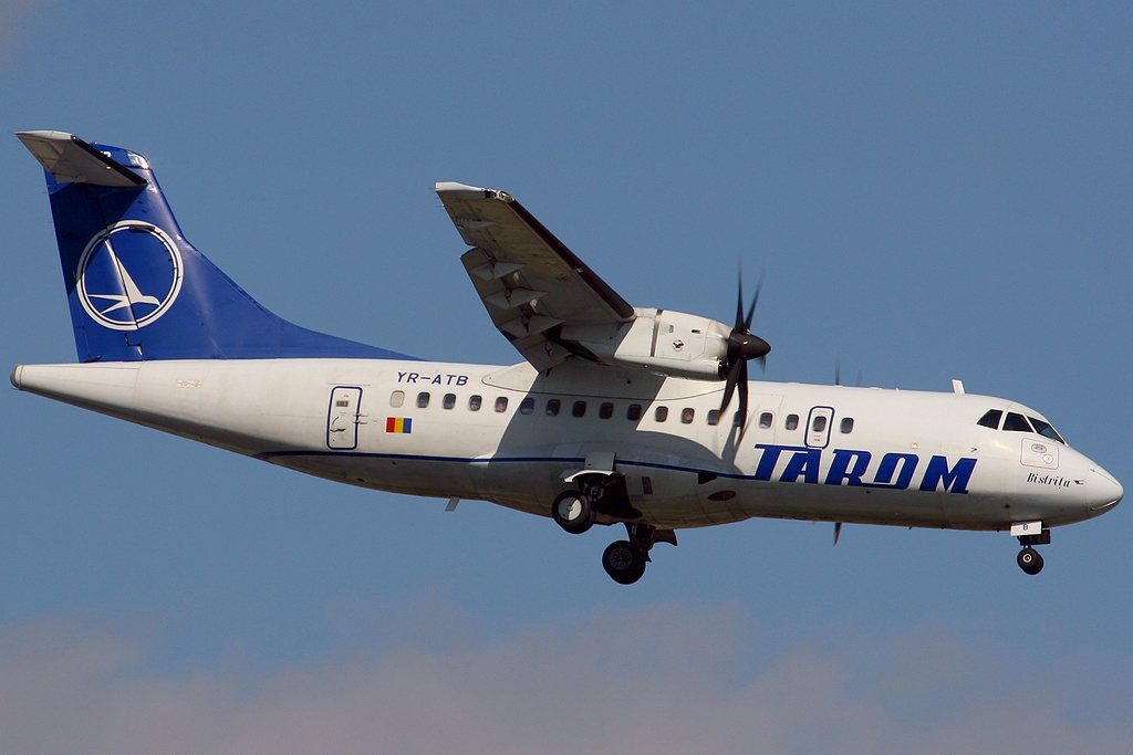 O aeronavă TAROM a aterizat de urgență, după ce un motor s-a oprit în aer