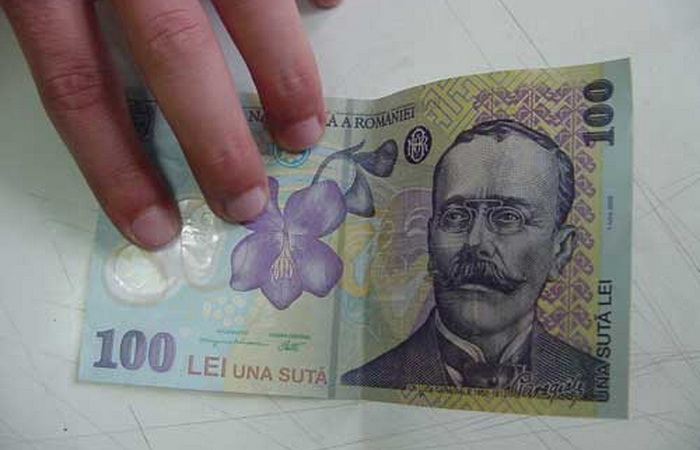 CONSTANȚA: Bătrân înșelat de o infractoare de 70 de ani!