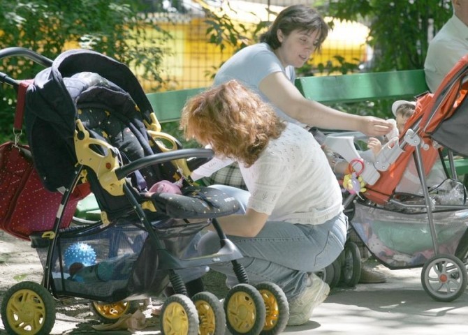 A fost eliminat plafonul indemnizaţiei pentru creşterea copilului