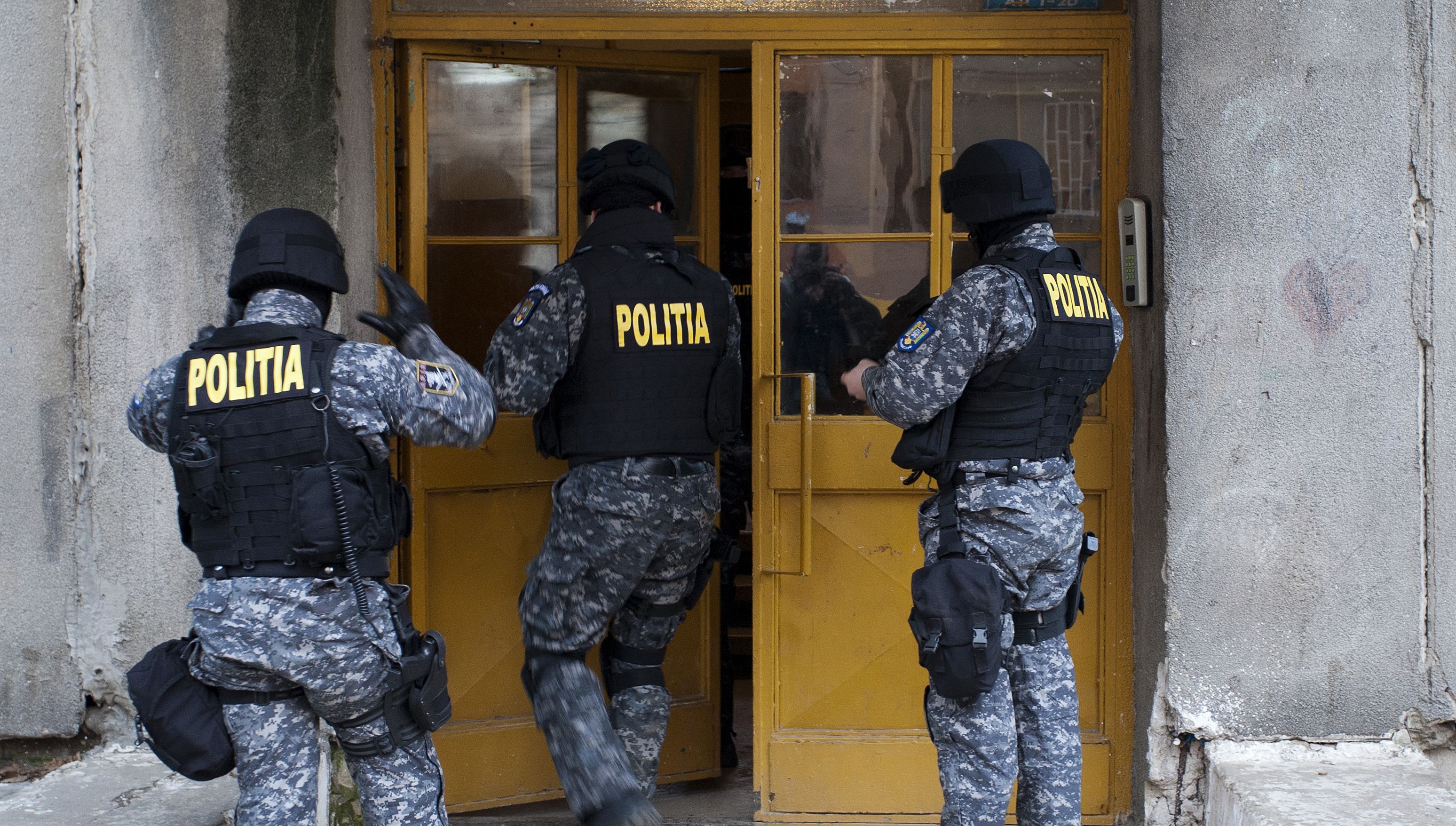 Rețea specializată în trafic de minori, proxenetism şi exploatarea cerșetoriei, DESTRUCTURATĂ