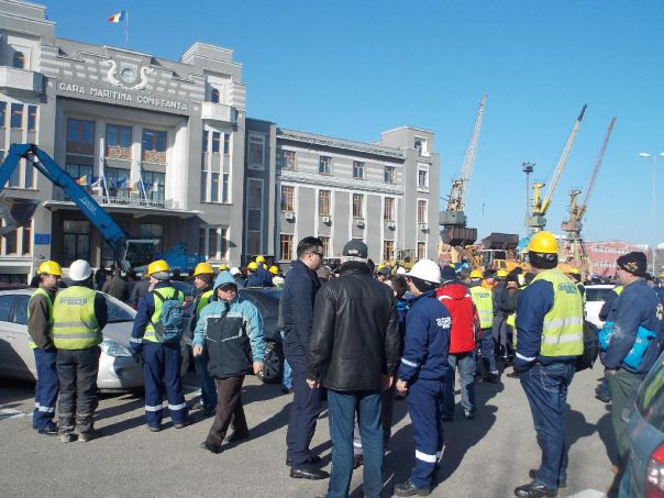 Sindicatele portuare vor PROTESTA în fața Gării Maritime