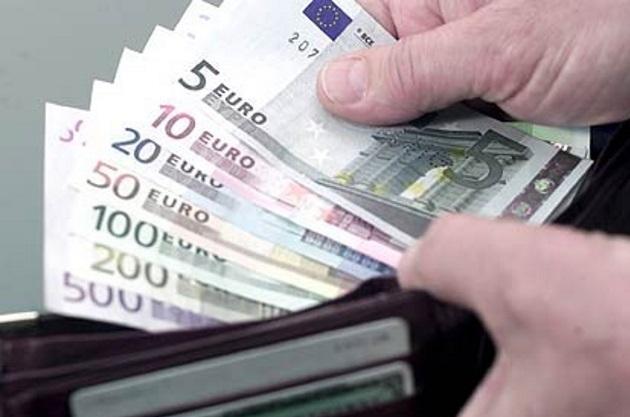 Au găsit un PORTOFEL cu 5500 de EURO. Află ce au făcut cu BANII