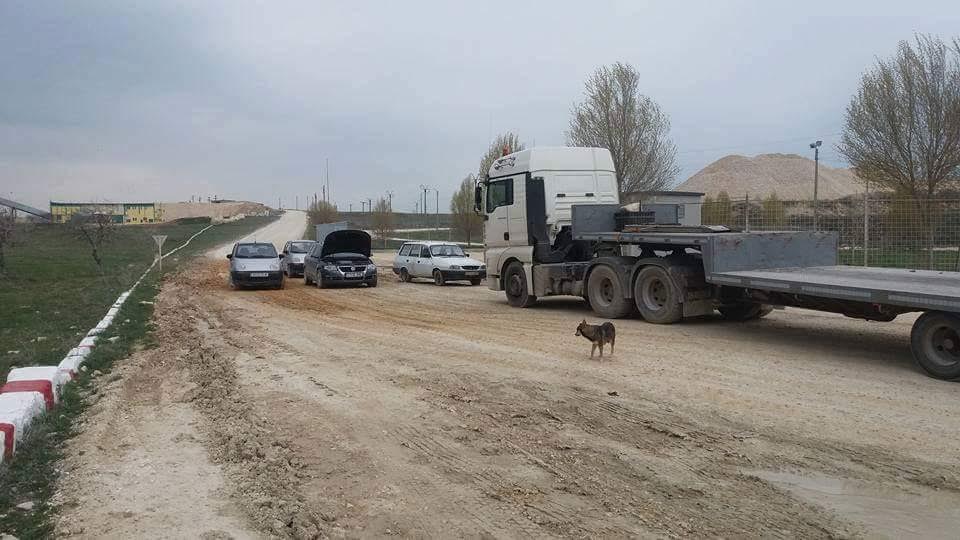 EXCLUSIVITATE: Protest spontan. Șoferii au blocat un drum din județul Constanța