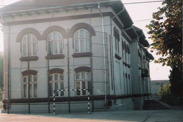 UPDATE – Părintele care a bătut colegii de clasă ai fiului, cercetat penal