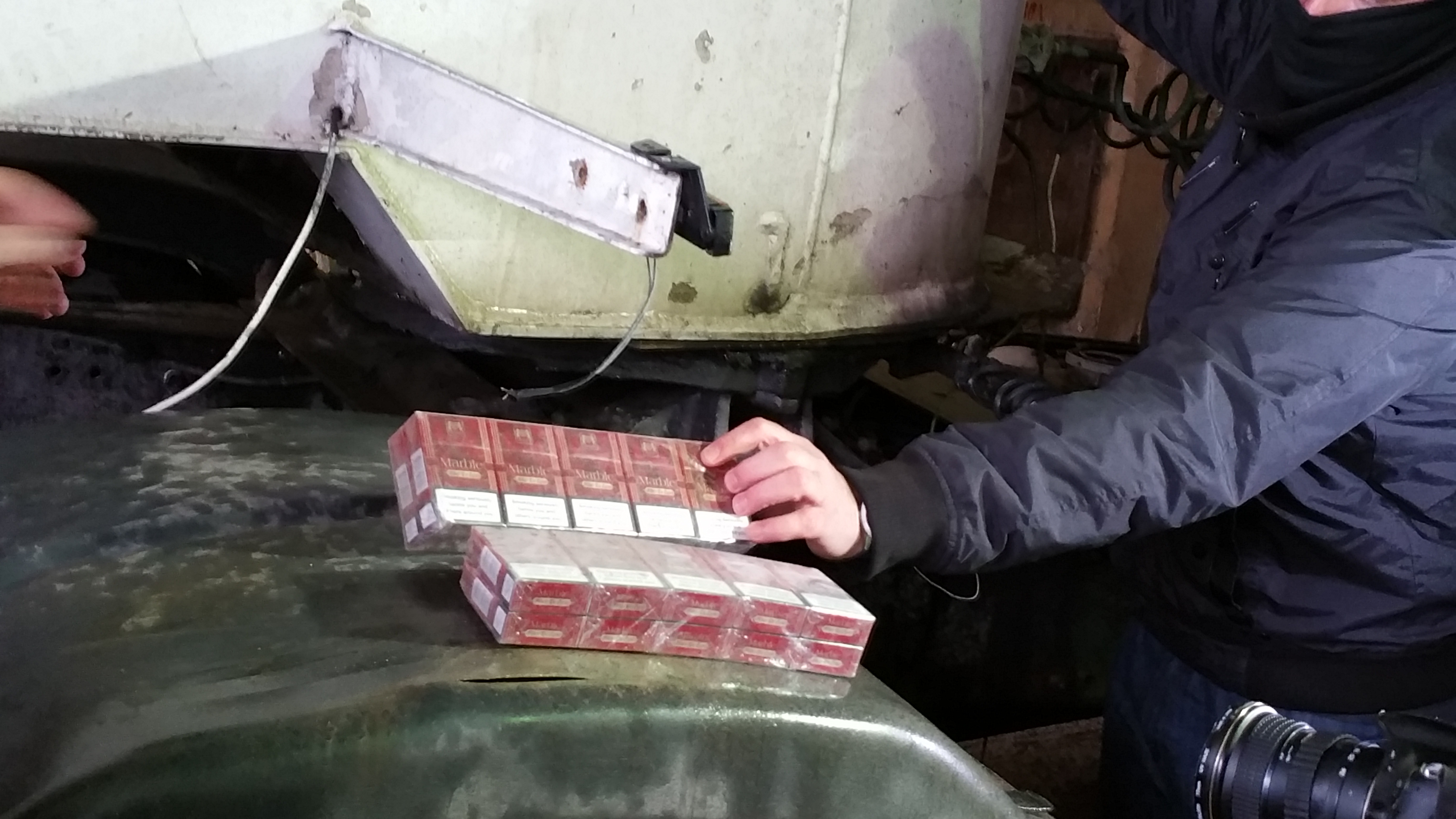 Şoferul cisternei cu ţigări de contrabandă, arestat preventiv