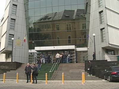 Juriștii se pot înscrie pe listele de unde se vor trage la sorți președinții secțiilor de votare